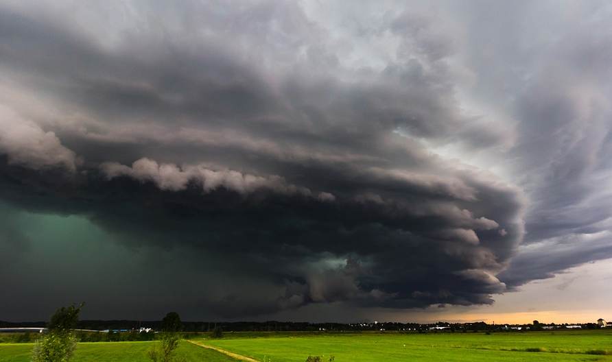 super-cell-severe-storm-tornadoes